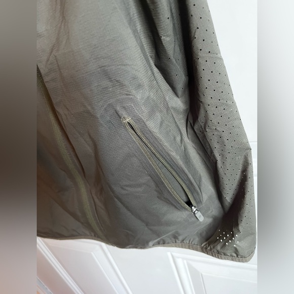 Lululemon | Like the Wind Vest Dark Olive Size 4 - Picture 12 of 16